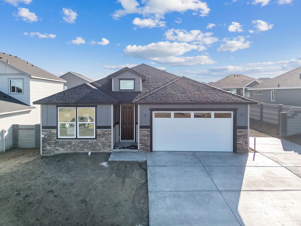 7807 Lennox ST (Plan 1549)