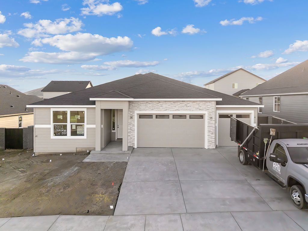 Plan 2061 - The Heights at Red Mountain Ranch: West Richland, Washington - Aho Construction