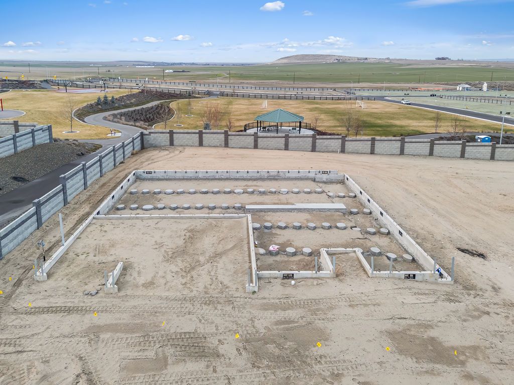 7938 Lennox ST (Plan 2205)