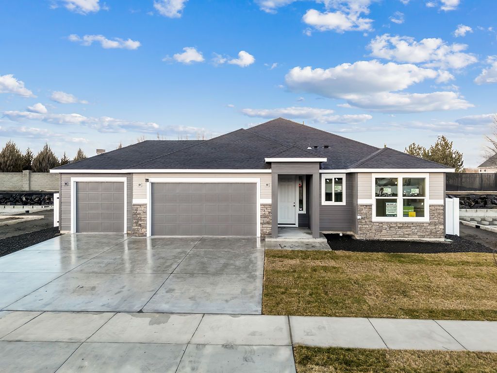 4518 W Thrush ST (Plan 1726)