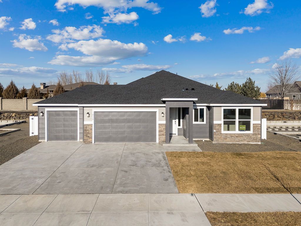 4518 W Thrush ST (Plan 1726)