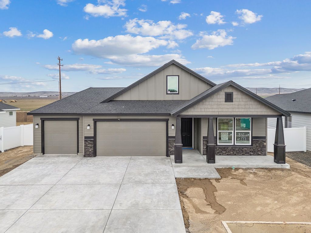 835 L ST NE (Plan 1549)