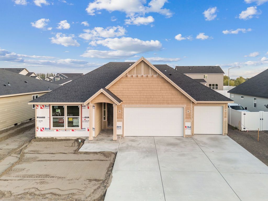 4749 W Thrush ST (Plan 2061) Image