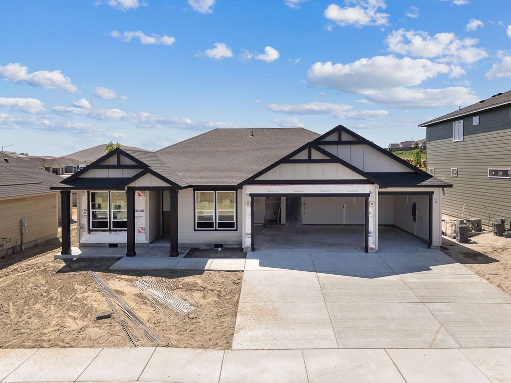 7909 Remmel ST (Plan 2205)