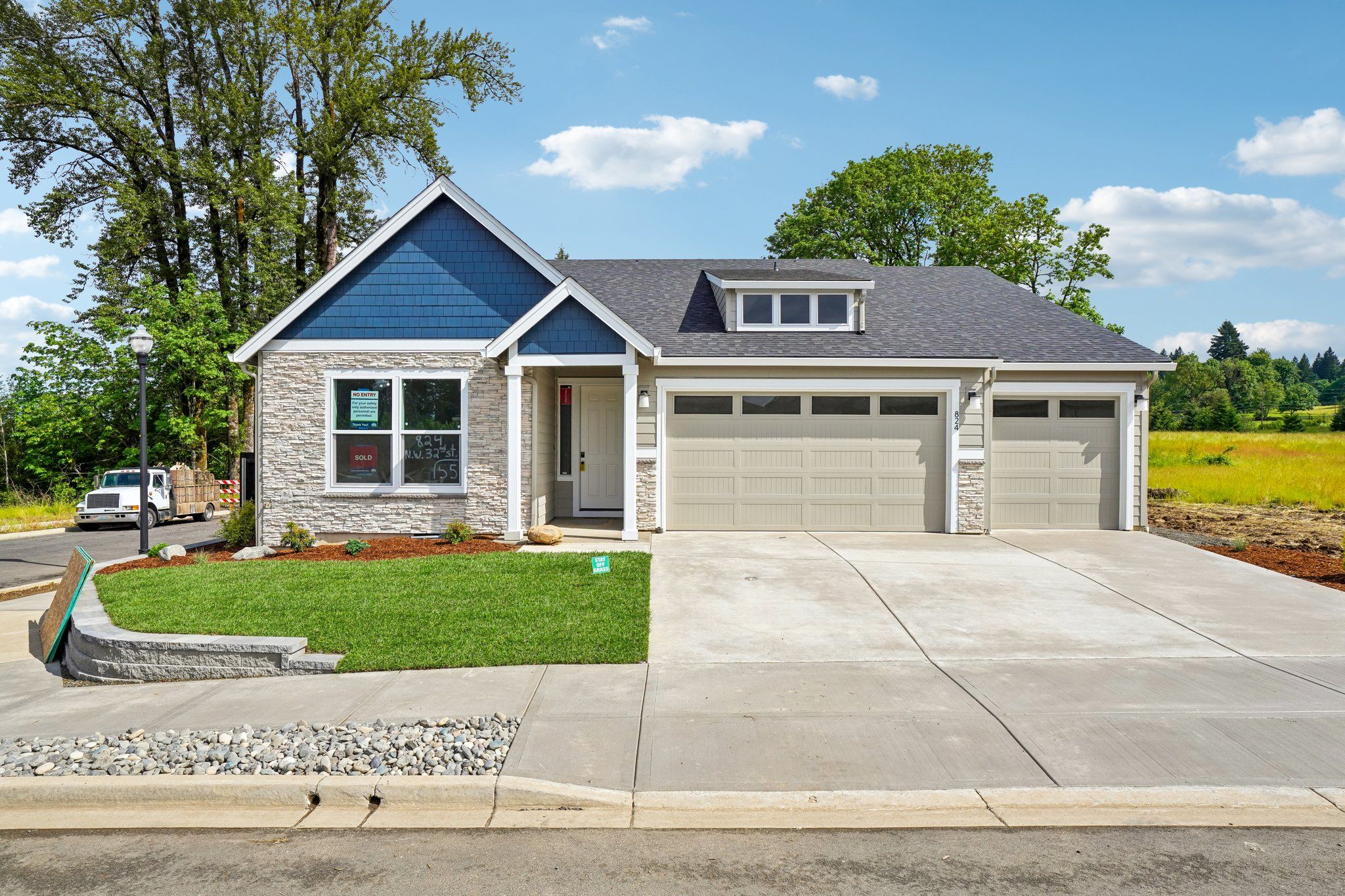 824 NW 32ND ST (Plan 2061) Image