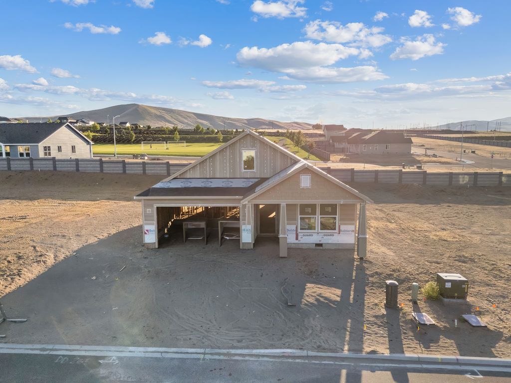 Plan 1549 - The Heights at Red Mountain Ranch: West Richland, Washington - Aho Construction