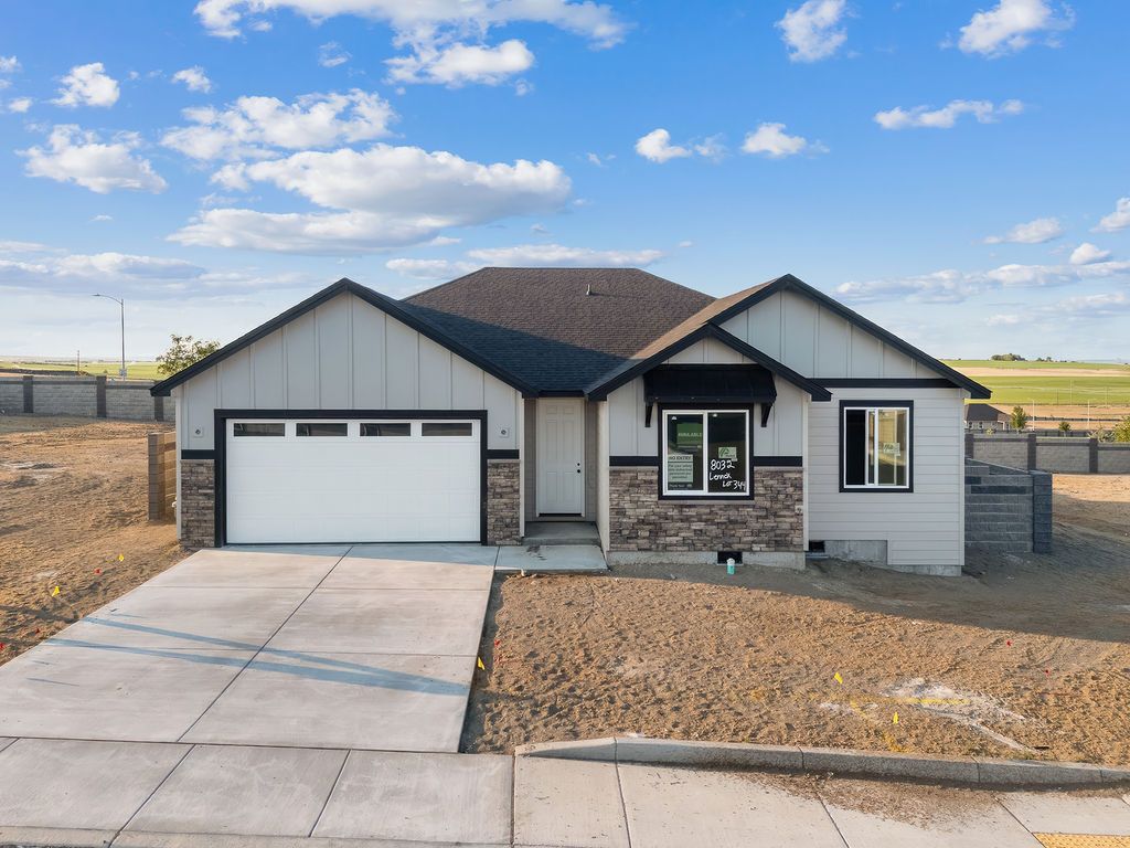 Plan 2011 - The Heights at Red Mountain Ranch: West Richland, Washington - Aho Construction