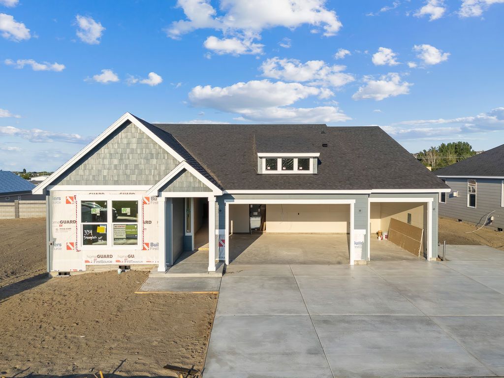 Plan 2061 - The Heights at Red Mountain Ranch: West Richland, Washington - Aho Construction
