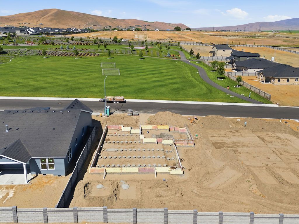 Plan 1852 - The Heights at Red Mountain Ranch: West Richland, Washington - Aho Construction