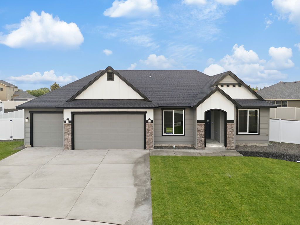705 N Thrush CT (Plan 2305)