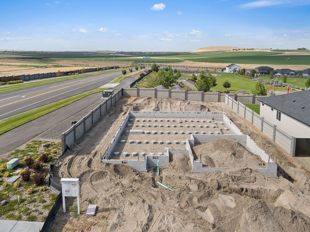 Plan 1852 - The Heights at Red Mountain Ranch: West Richland, Washington - Aho Construction