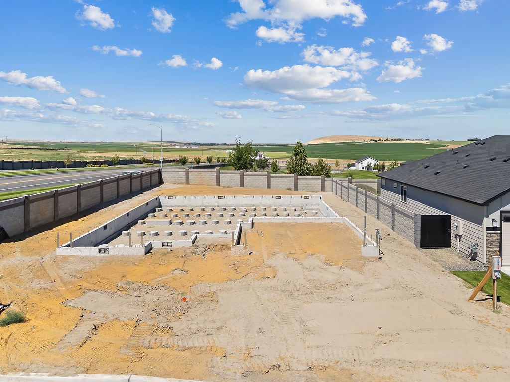 Plan 1852 - The Heights at Red Mountain Ranch: West Richland, Washington - Aho Construction