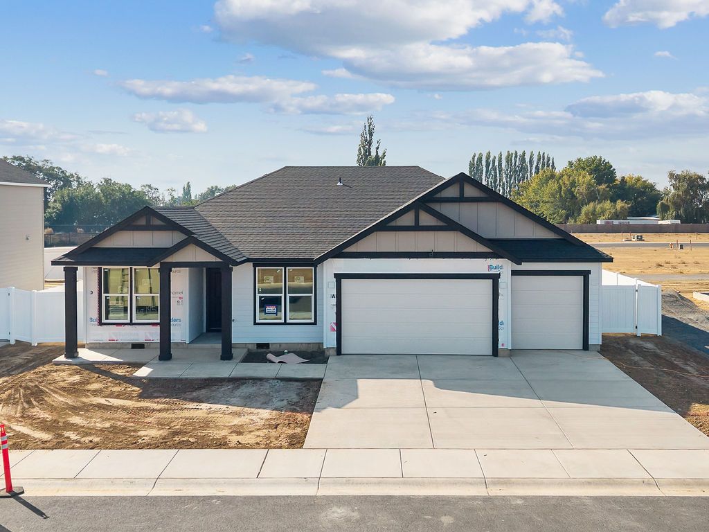 844 J ST NE (Plan 2205) Image