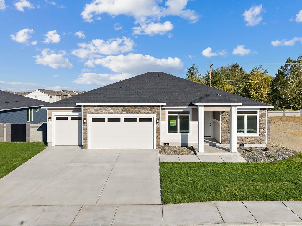 Plan 2205 - The Heights at Red Mountain Ranch: West Richland, Washington - Aho Construction