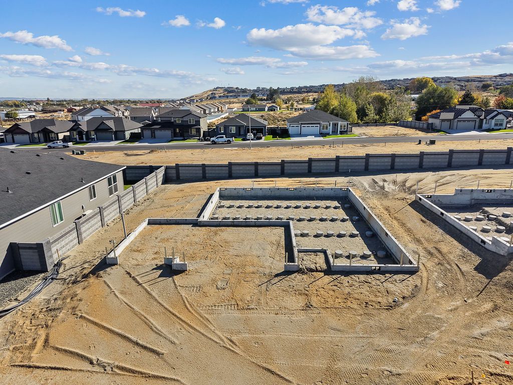 Plan 1549 - The Heights at Red Mountain Ranch: West Richland, Washington - Aho Construction
