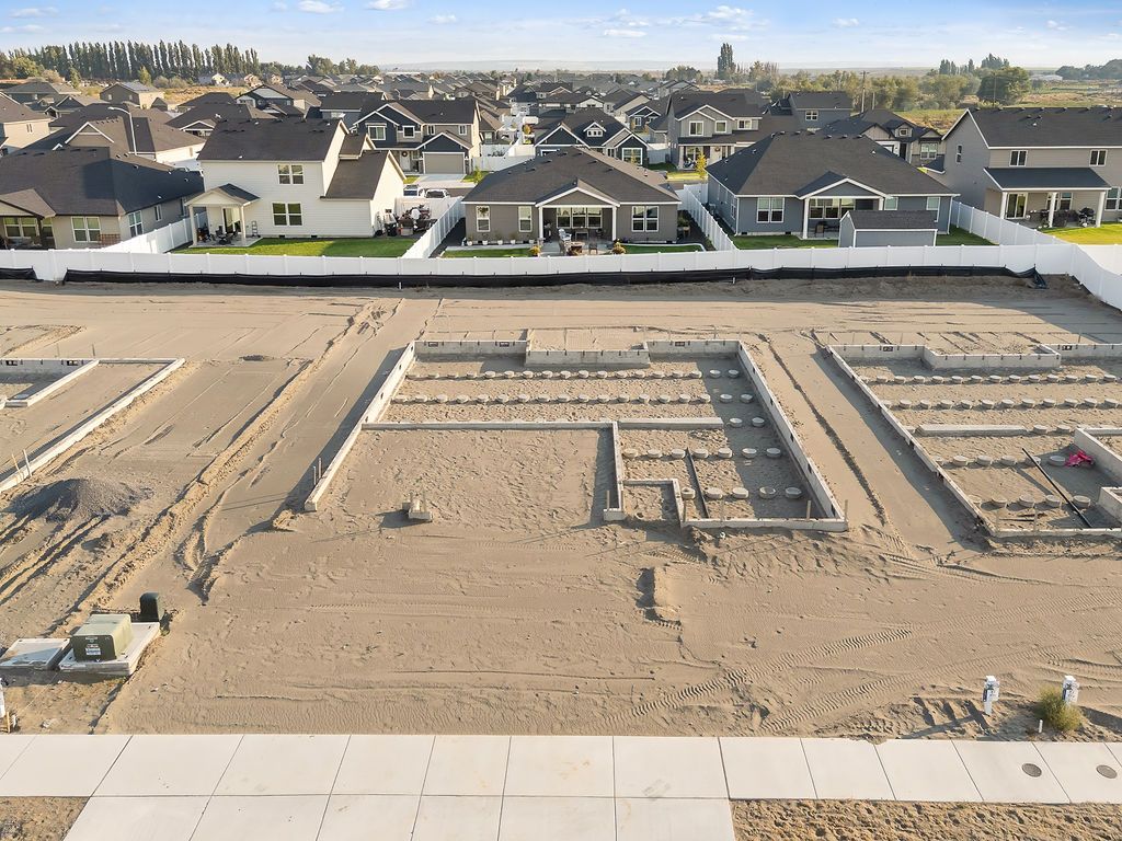 4745 W Thrush ST (Plan 2061)