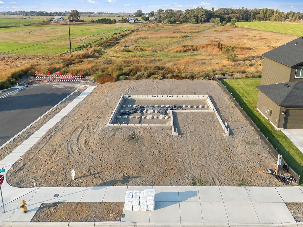 4748 W Thrush ST (Plan 2664)