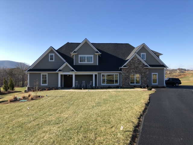 Alam Design Group and Family Builders, LLC. por Alam Design Group and Family Builders, LLC. en Roanoke Virginia