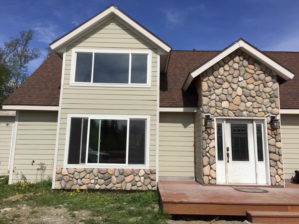 casa en Alaska Log Structures por Alaska Log Structures