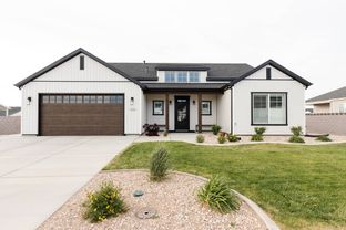 Settler's Square por Alex Mesiner Construction en St. George Utah