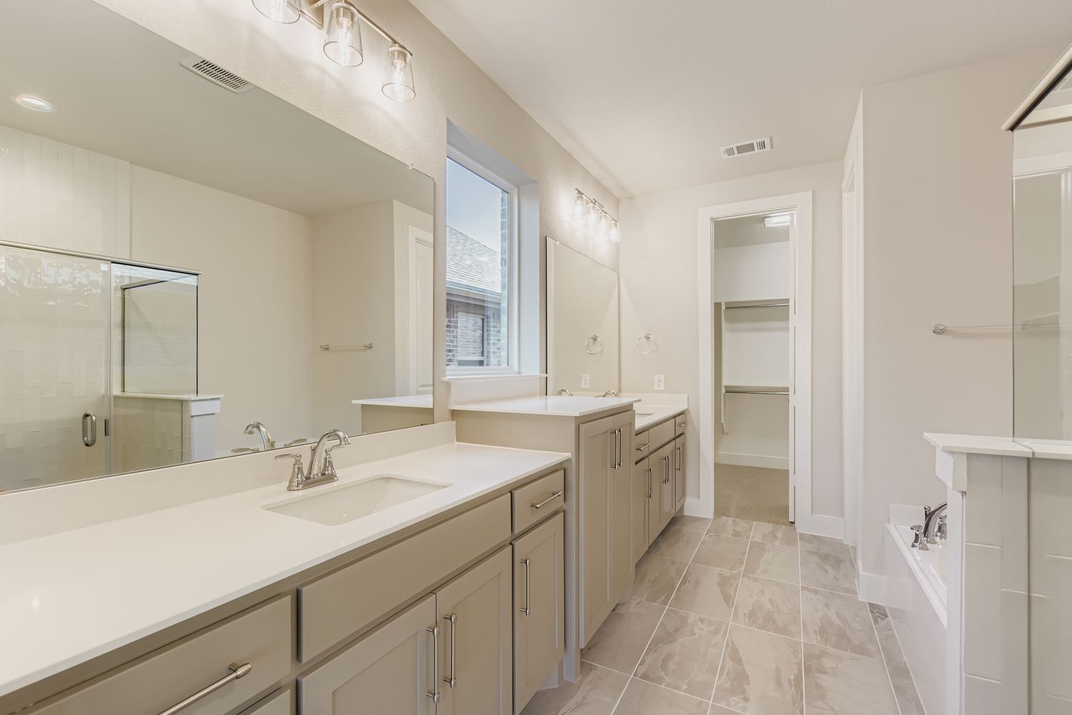 Plan 1579 - Representative Photo - Main Bathroom
