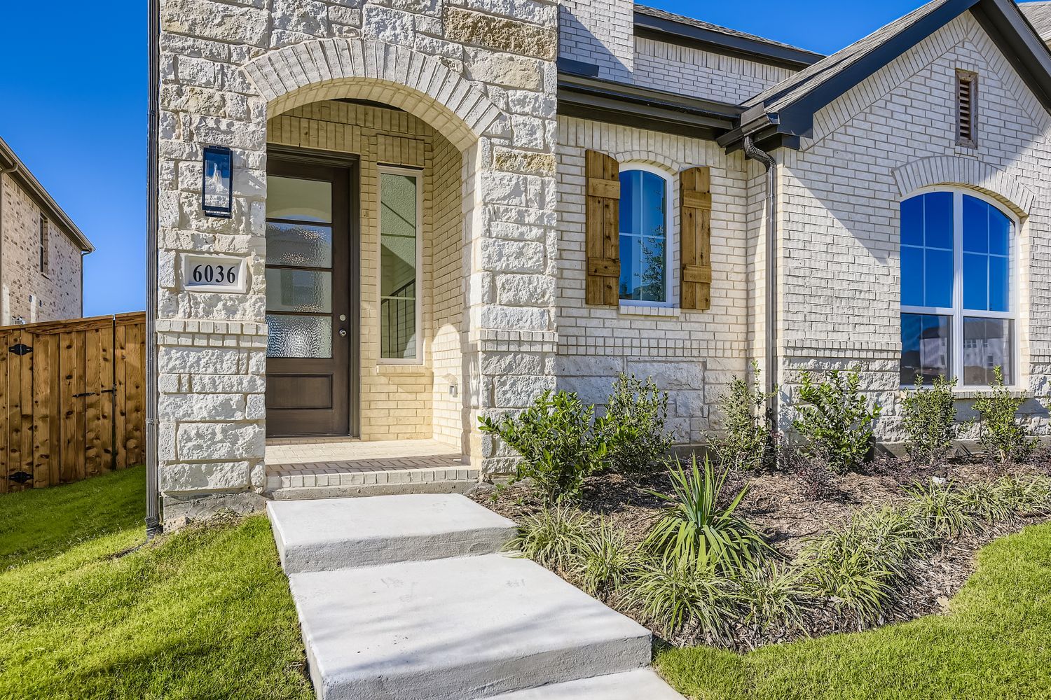 6036 Davis Knoll - Front Entryway