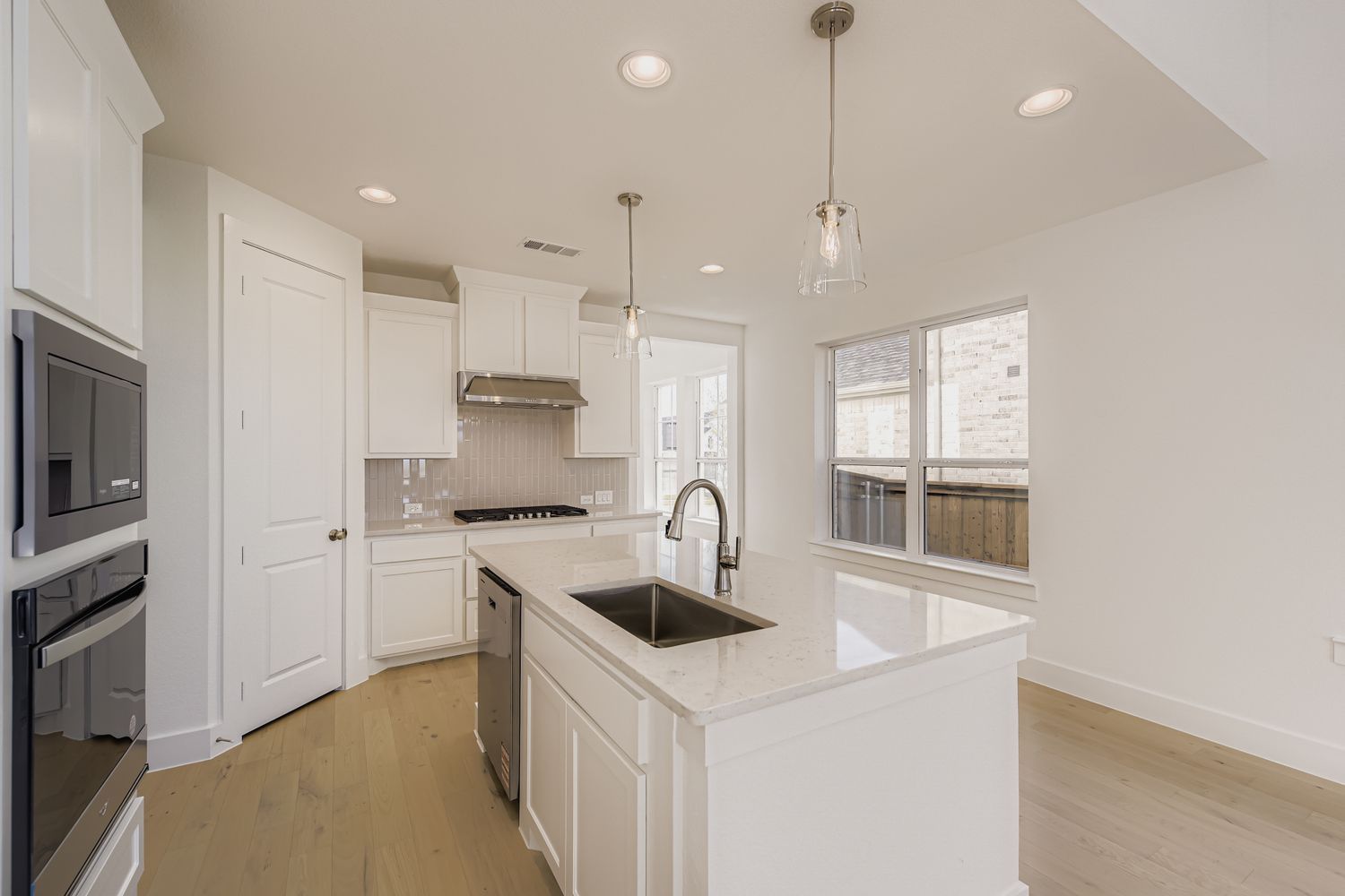 6036 Davis Knoll - Kitchen