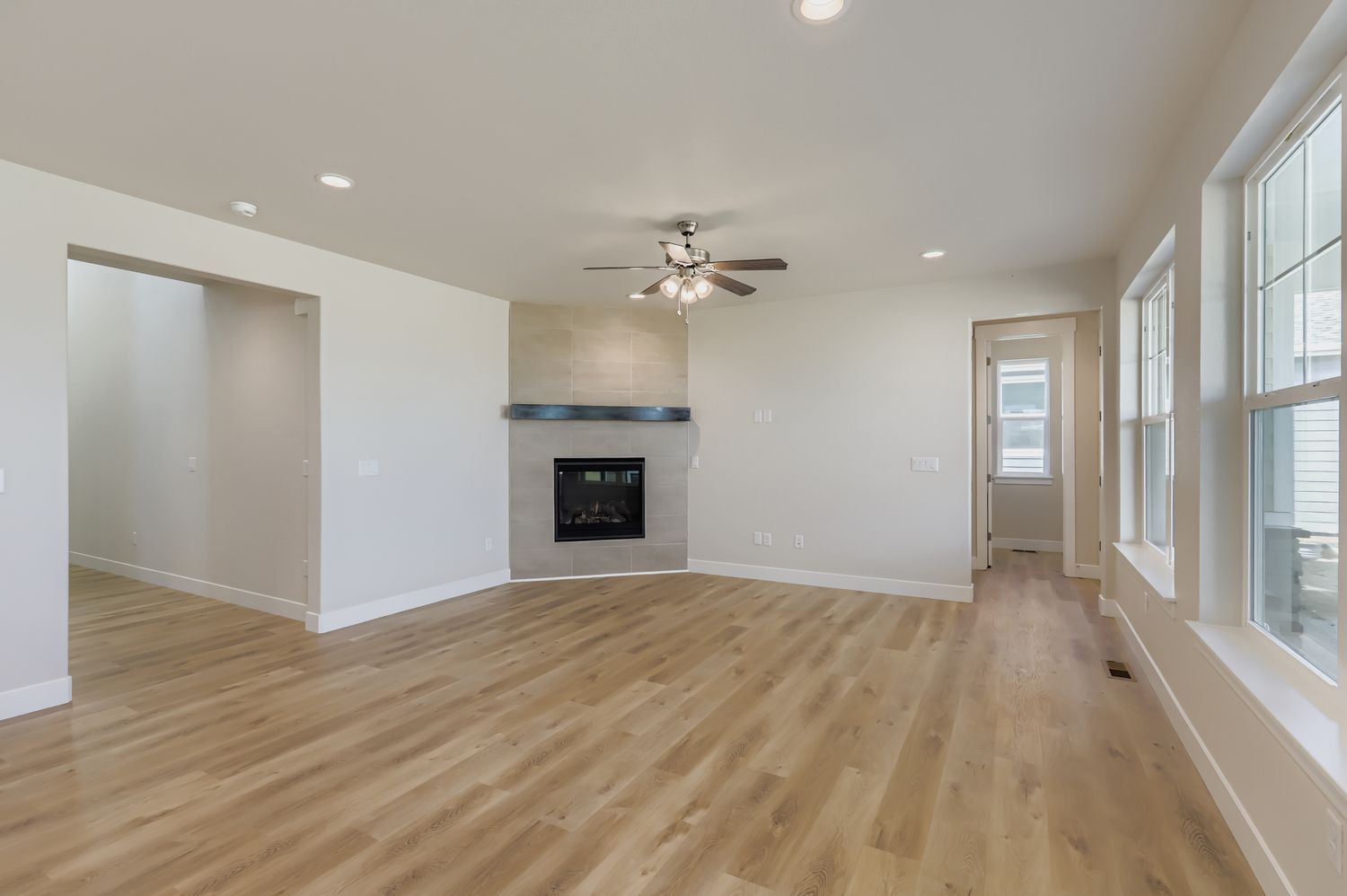 5841 Aspenglow Street living room