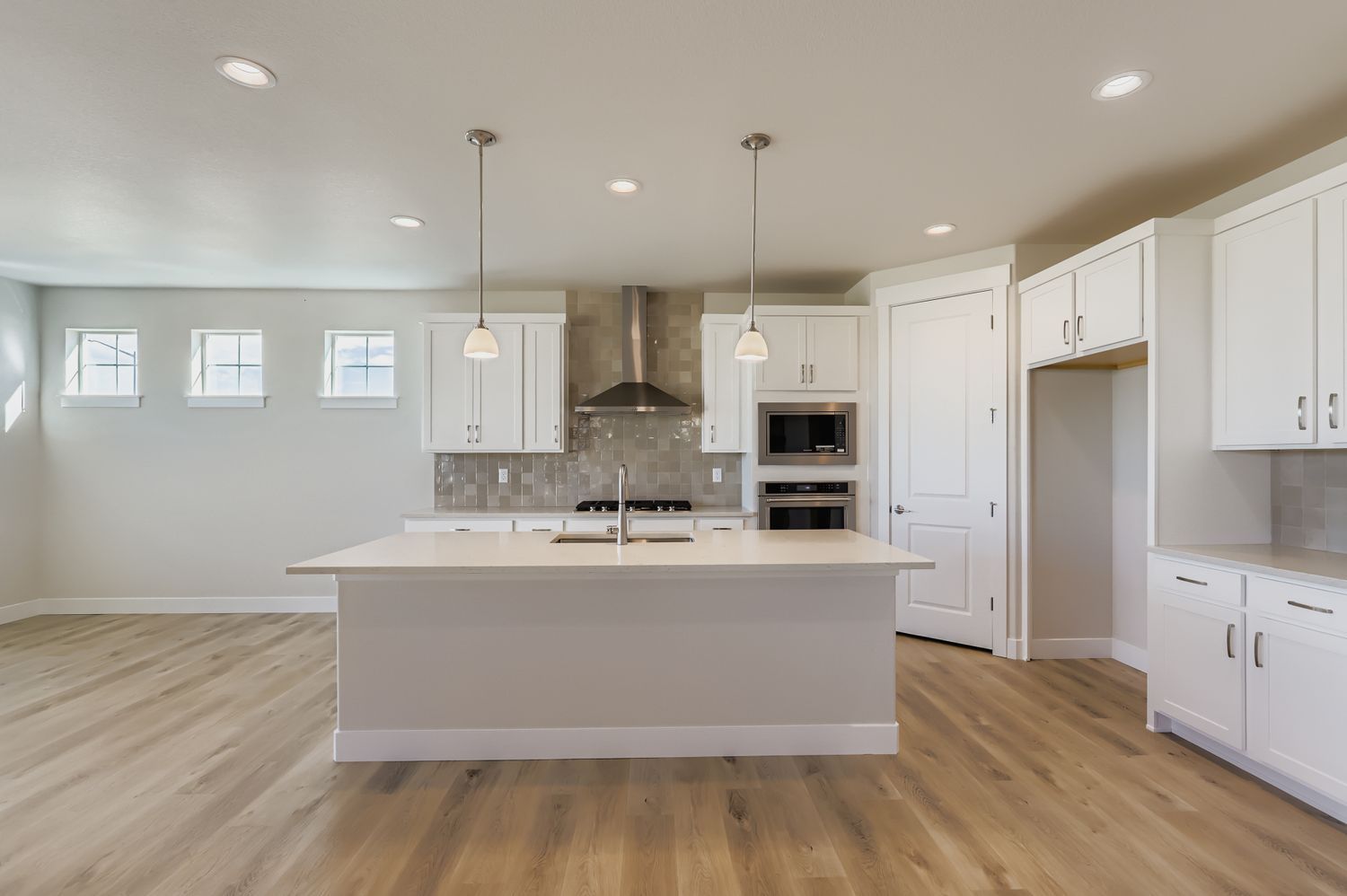 5841 Aspenglow Street kitchen