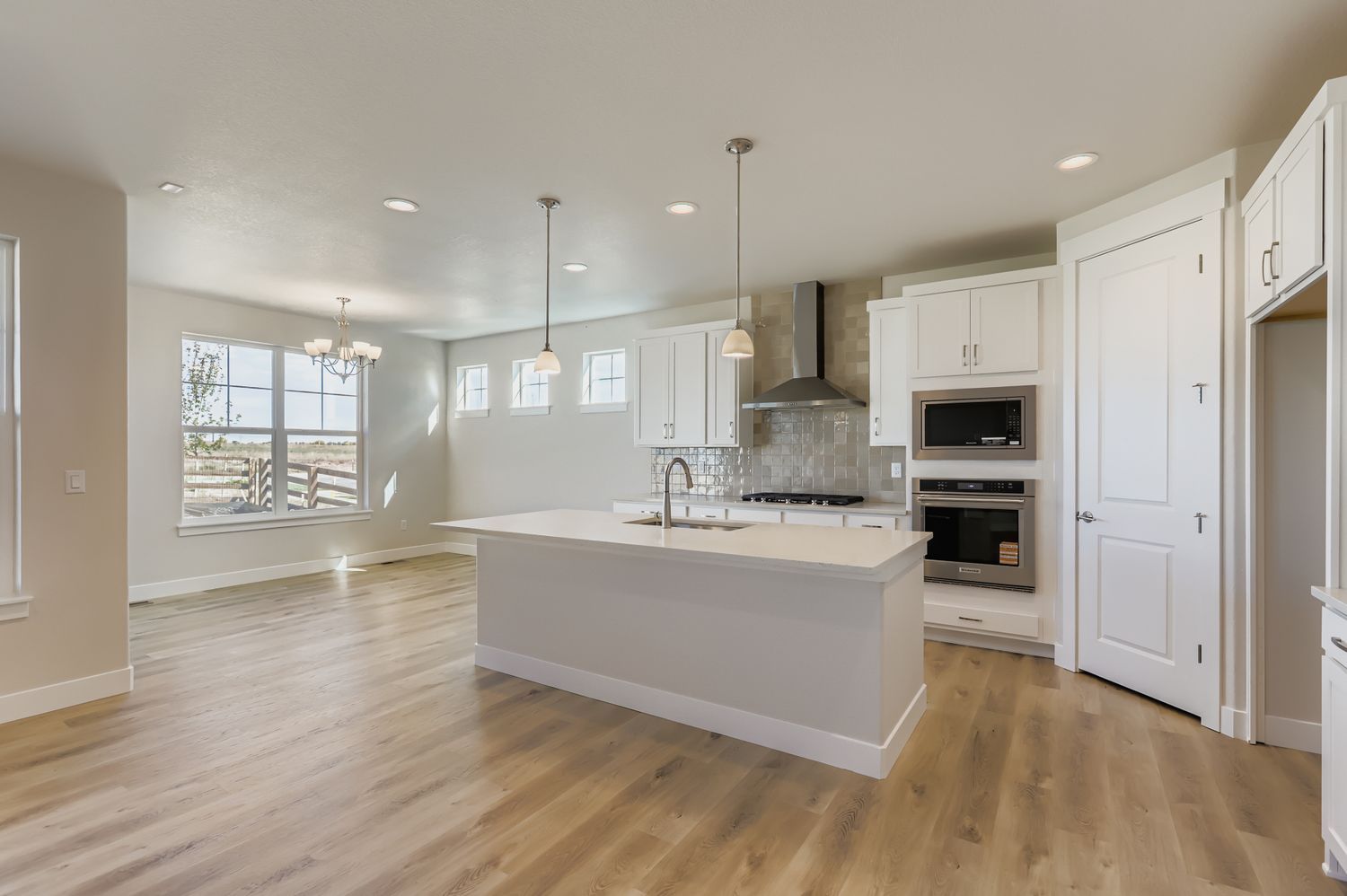 5841 Aspenglow Street kitchen/dining area