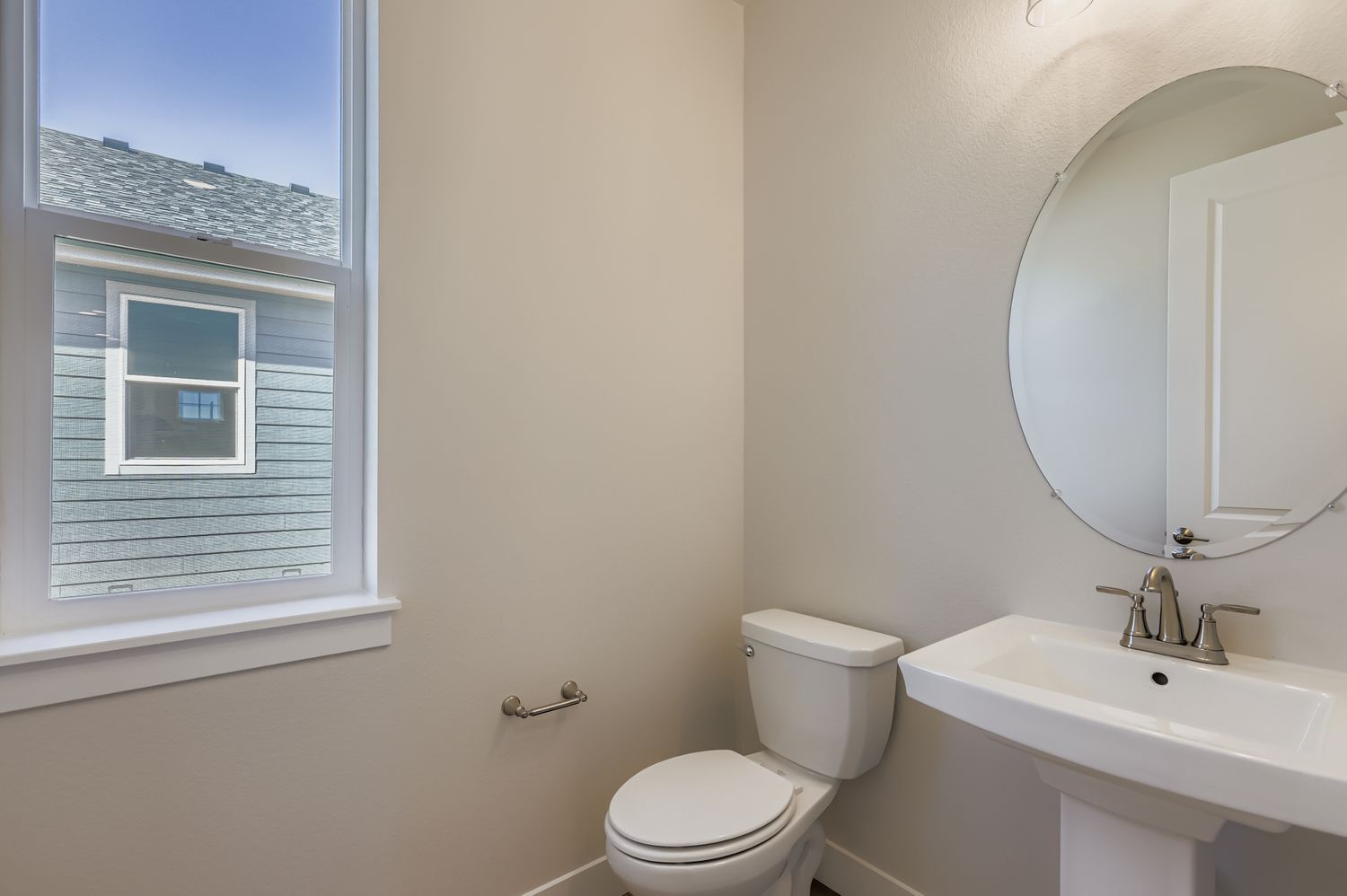 5841 Aspenglow Street powder bath