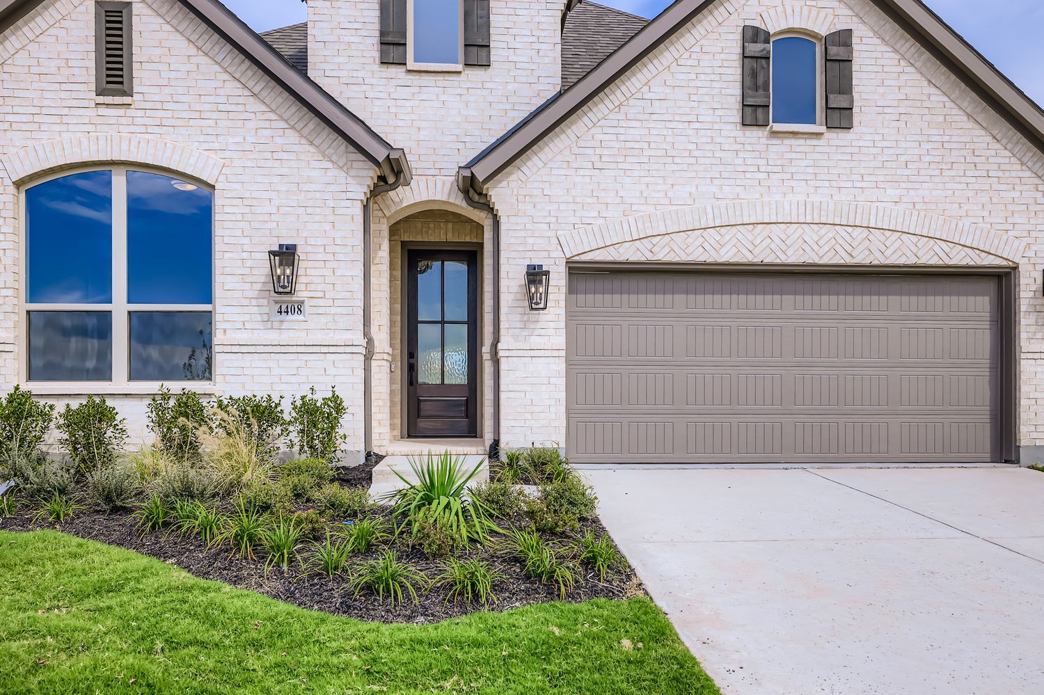 4408 Lamplight - Front Entance