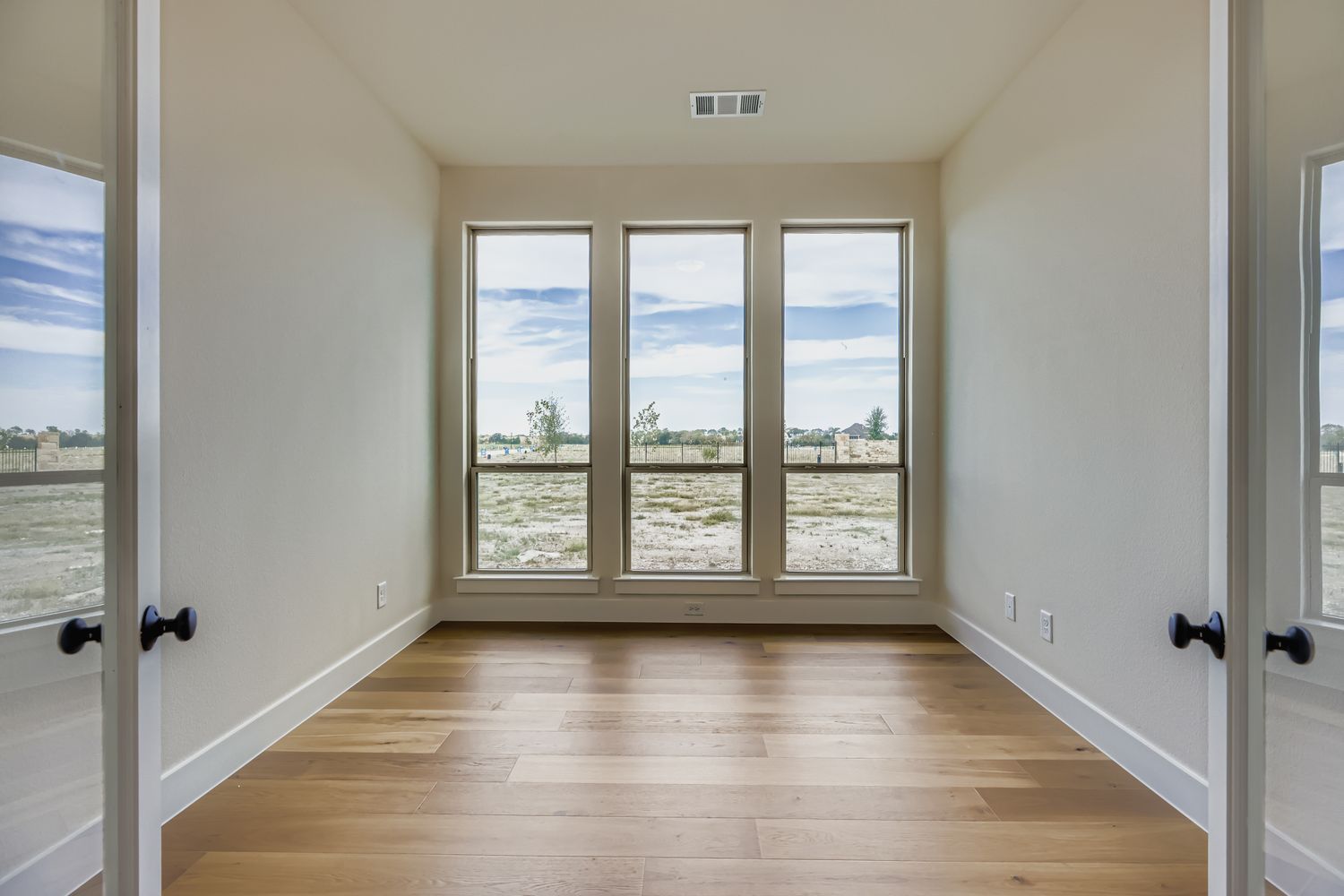 4408 Lamplight - Office