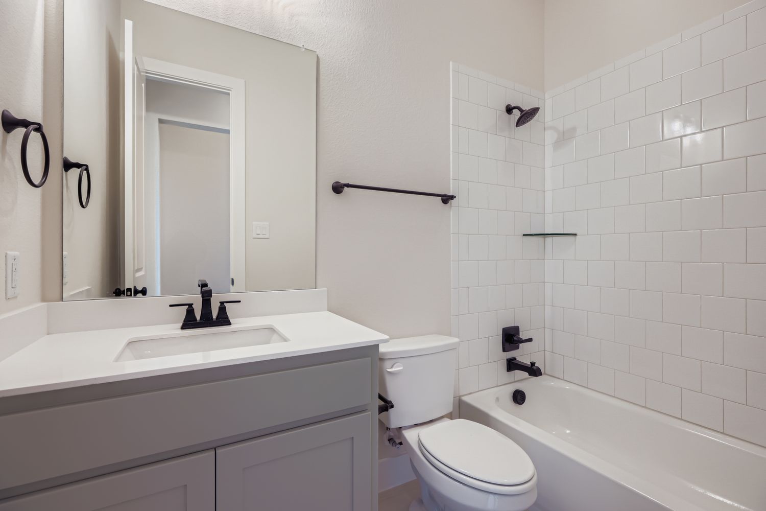 4408 Lamplight - Full Bath