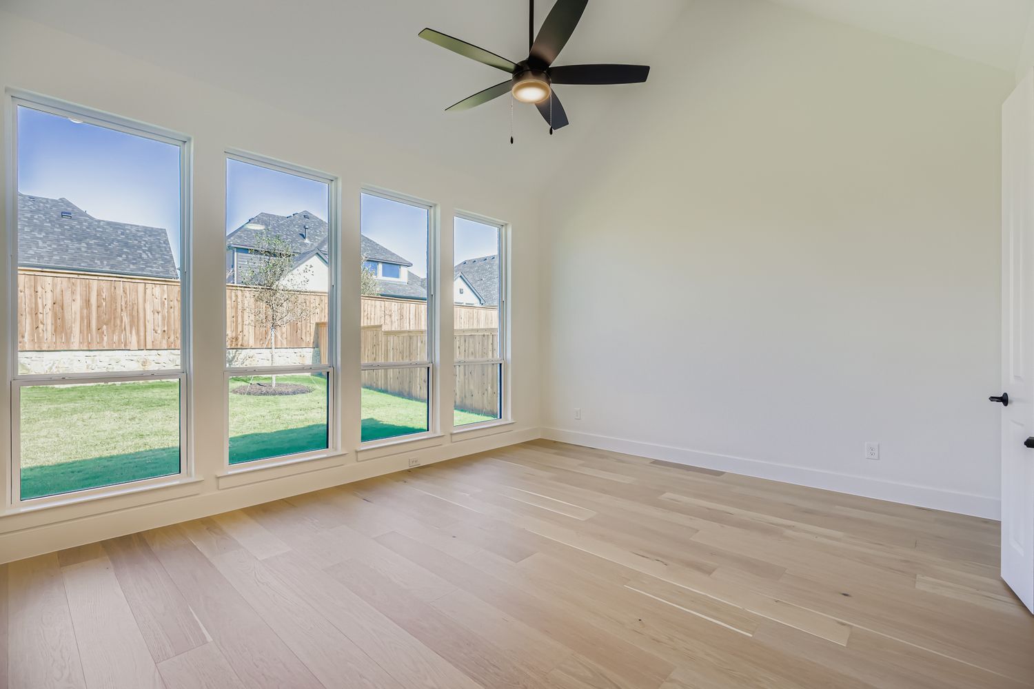 Plan 1631 Main Bedroom Representative Image