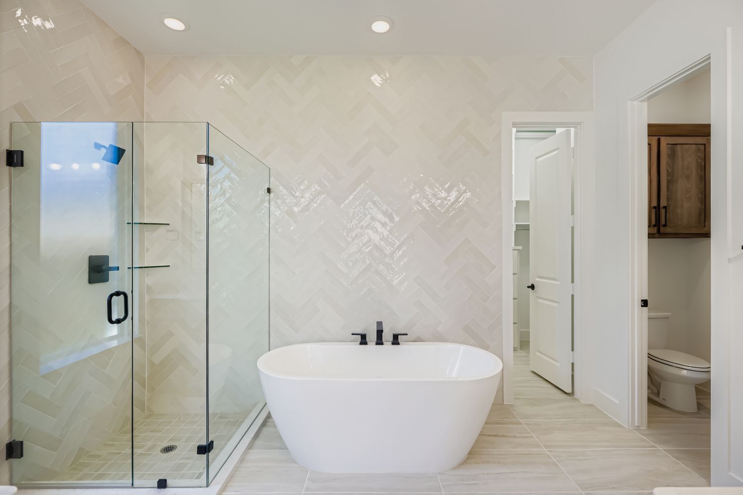 Plan 1631 Main Bathroom Representative Image