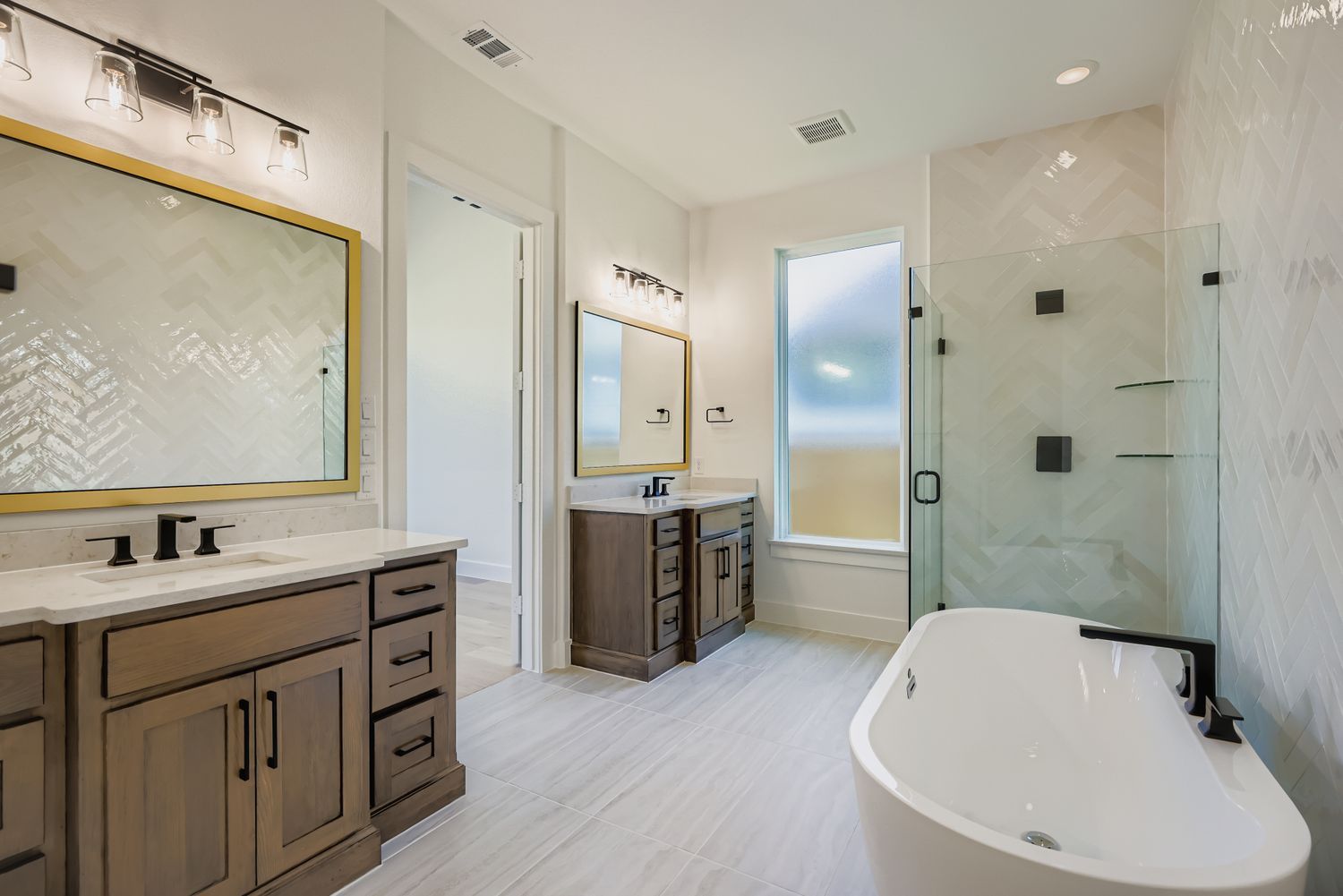 Plan 1631 Main Bathroom Representative Image