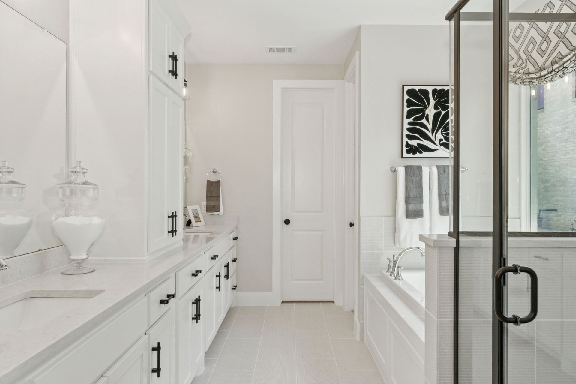 American Legend Homes' 55' model in Ten Mile Creek - Main Bathroom