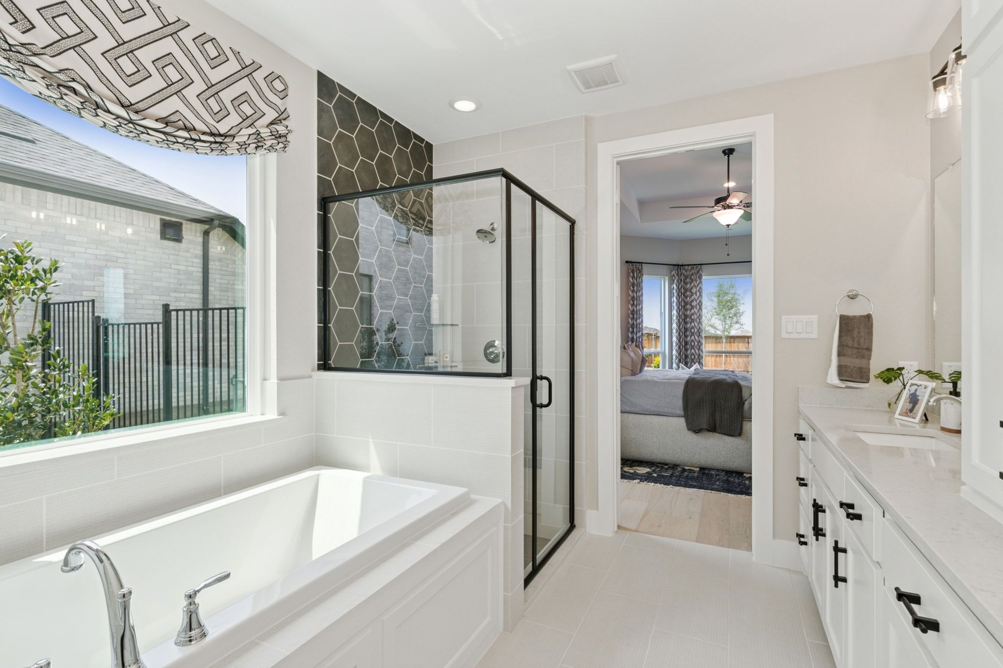 American Legend Homes' 55' model in Ten Mile Creek - Main Bathroom