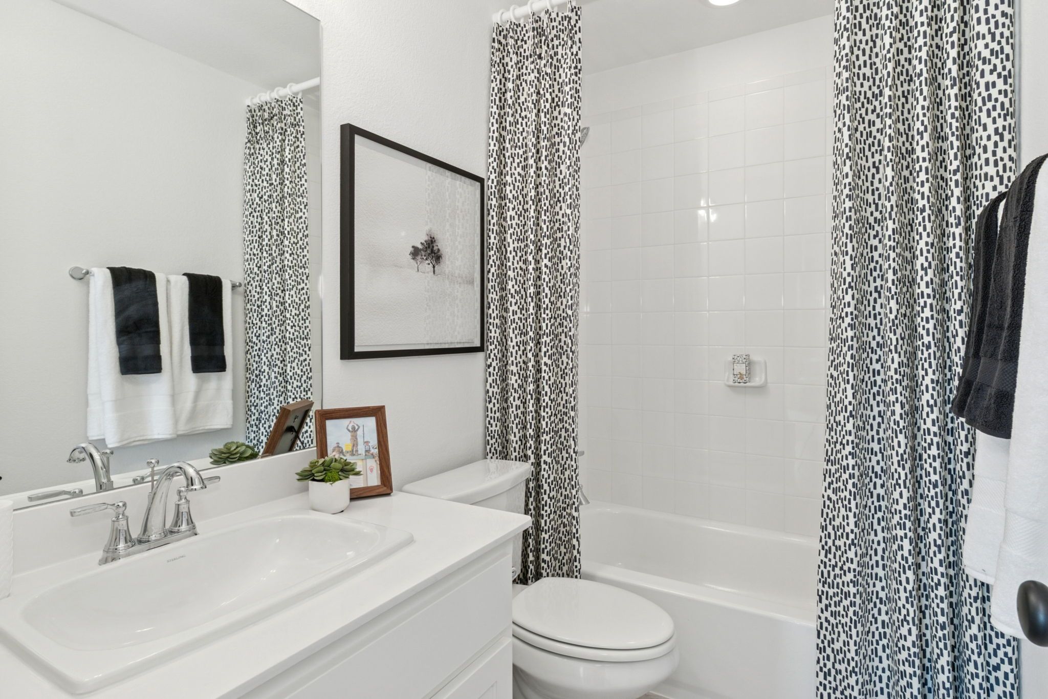 American Legend Homes' 55' model in Ten Mile Creek - Secondary Bathroom