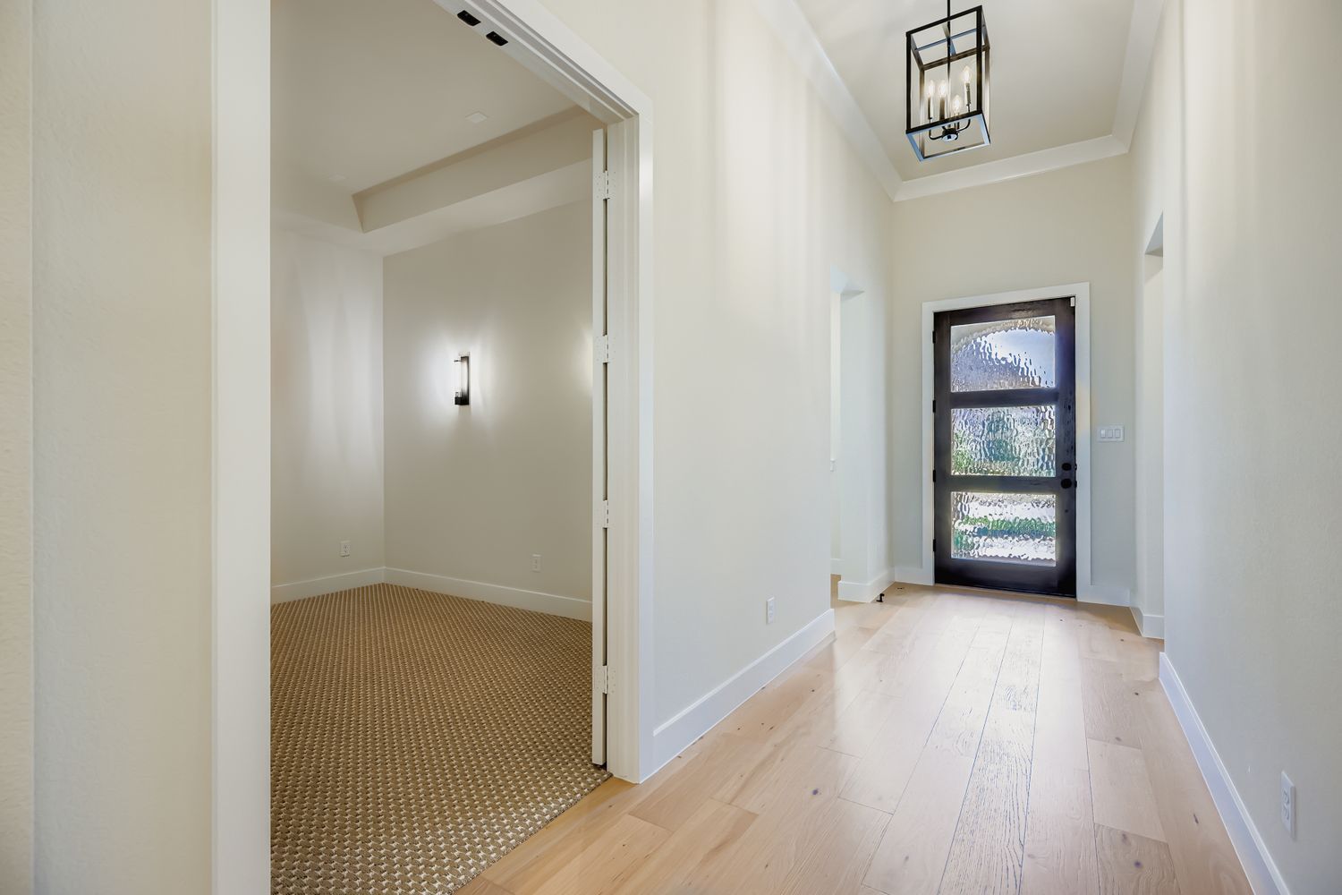 4813 Strada - Entry