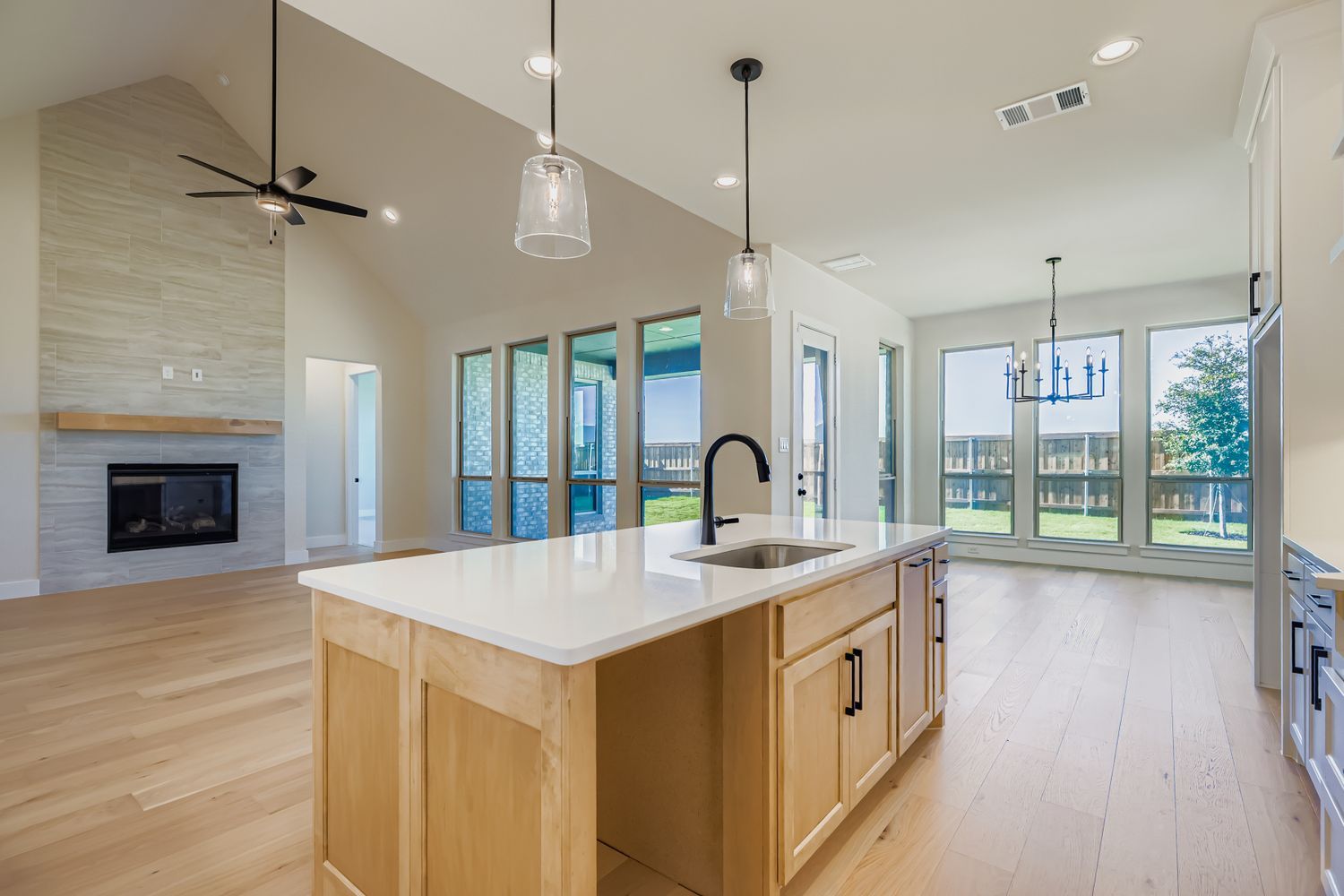 4813 Strada - Kitchen