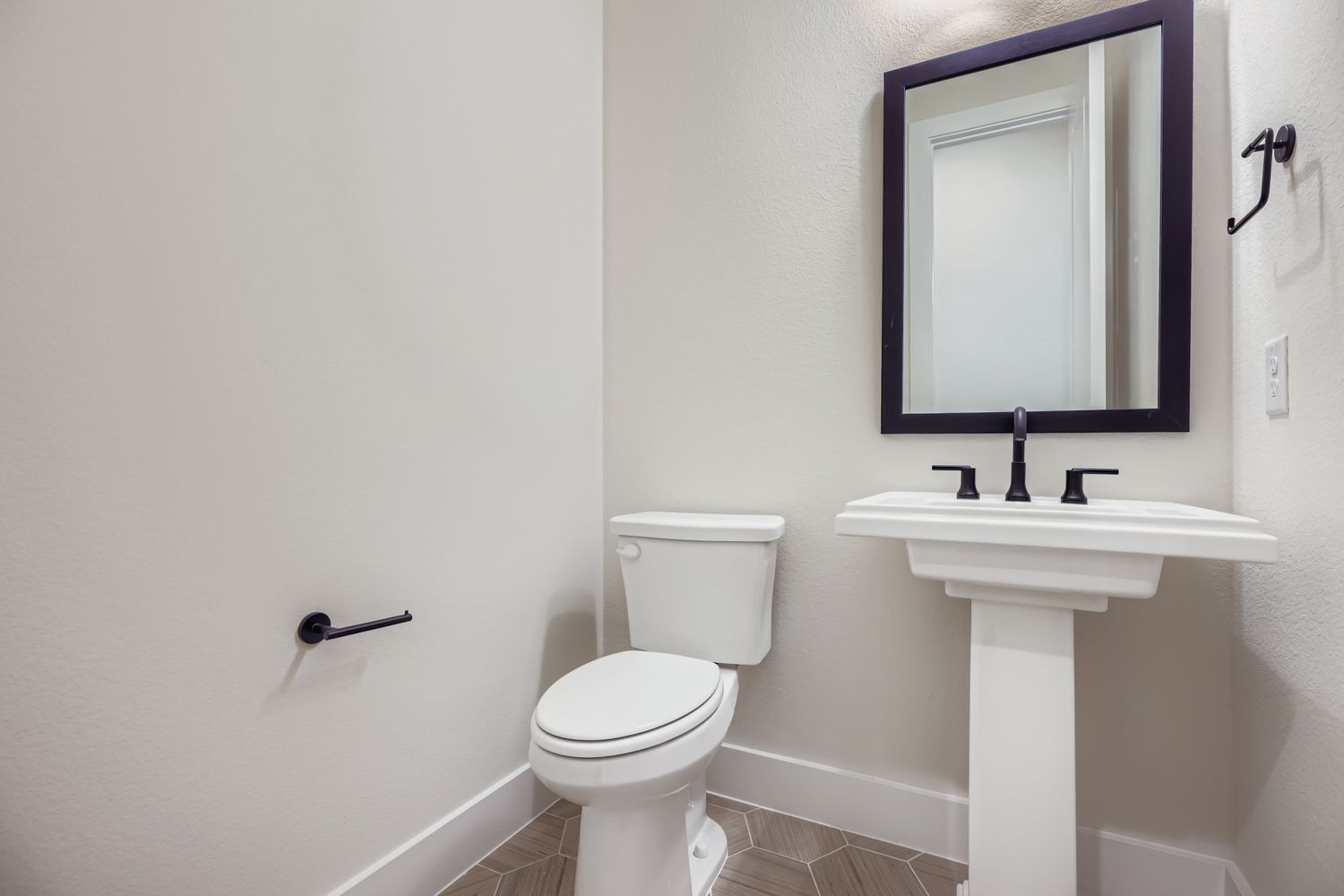 4813 Strada - Powder Bathroom