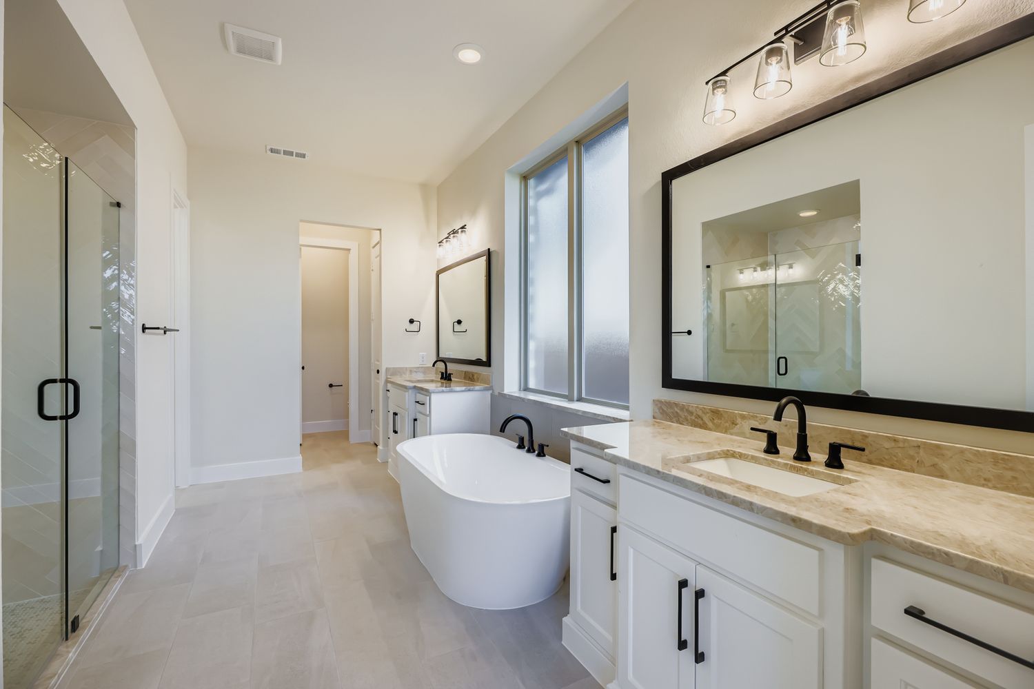 4813 Strada - Primary Bathroom