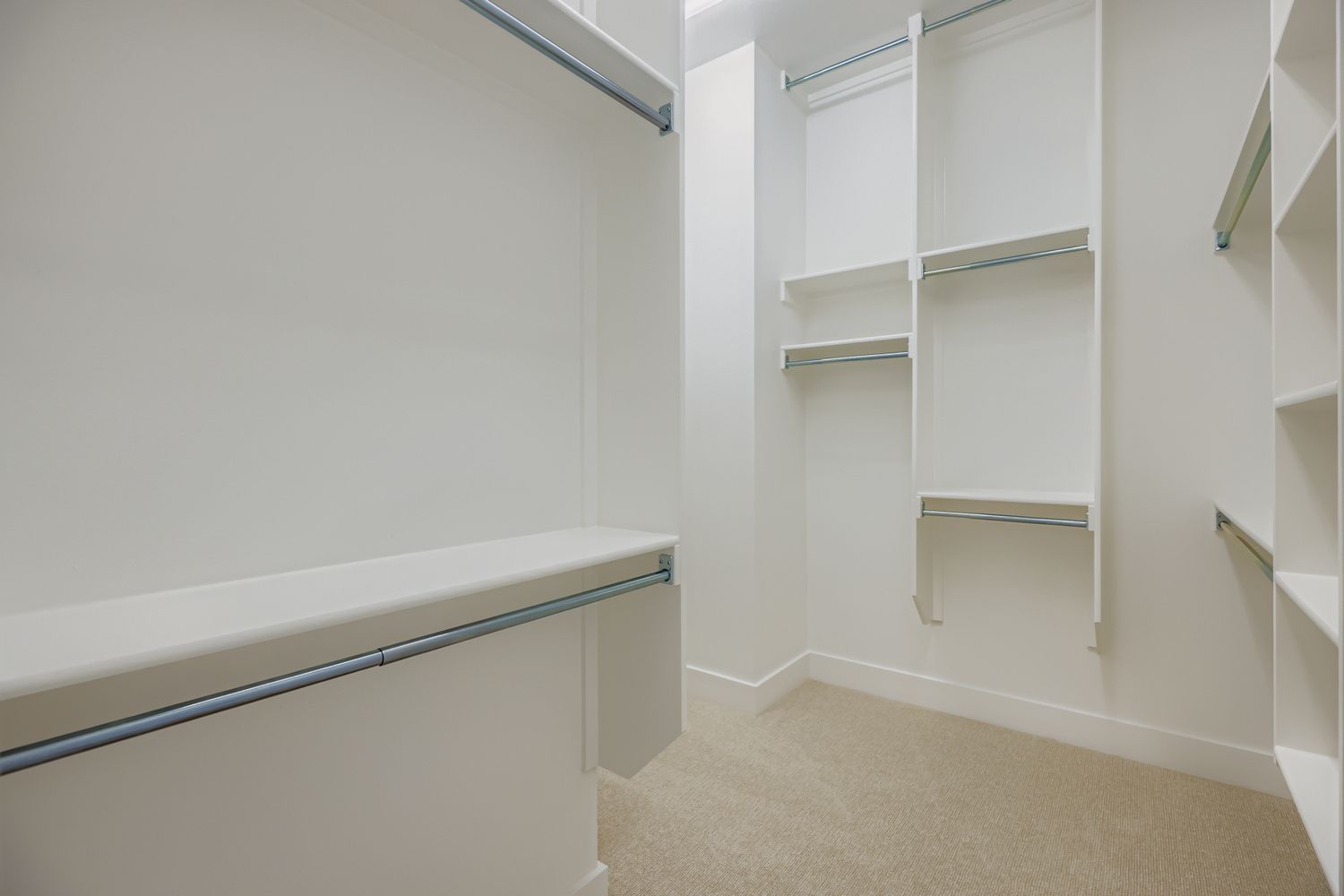 4813 Strada - Primary Closet