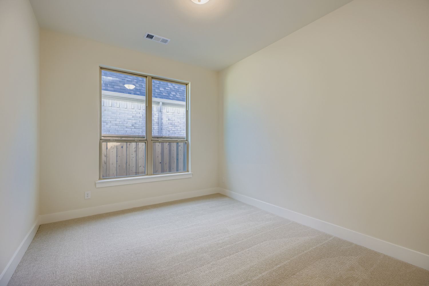 4813 Strada - Bedroom