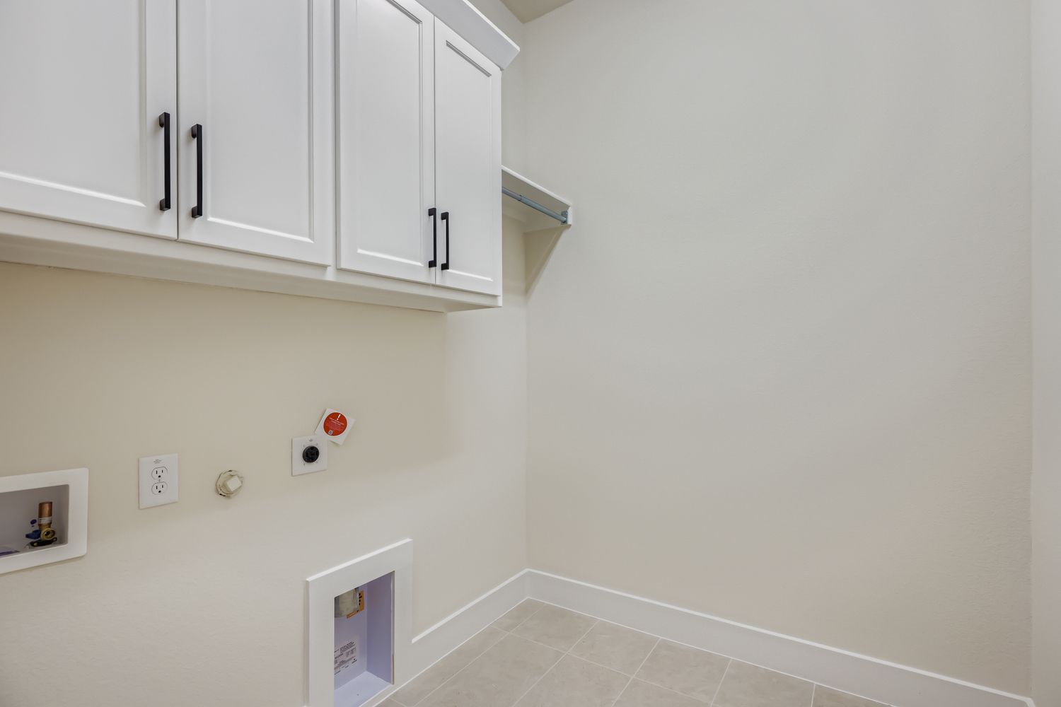 4813 Strada - Laundry Room