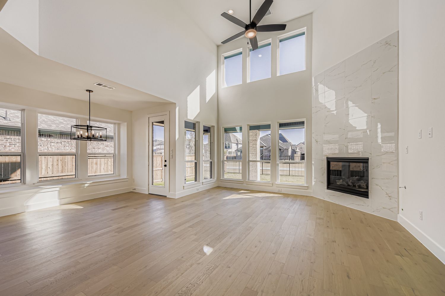 Plan 1536 representative photo of the living and dining area