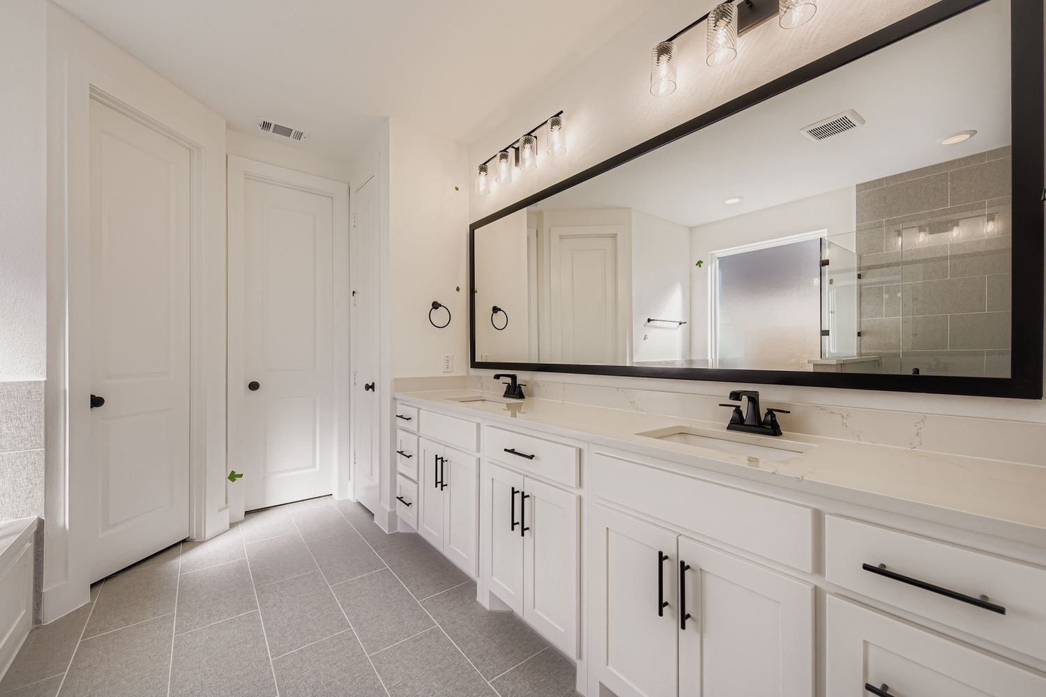 Plan 1536 representative photo of the main bathroom