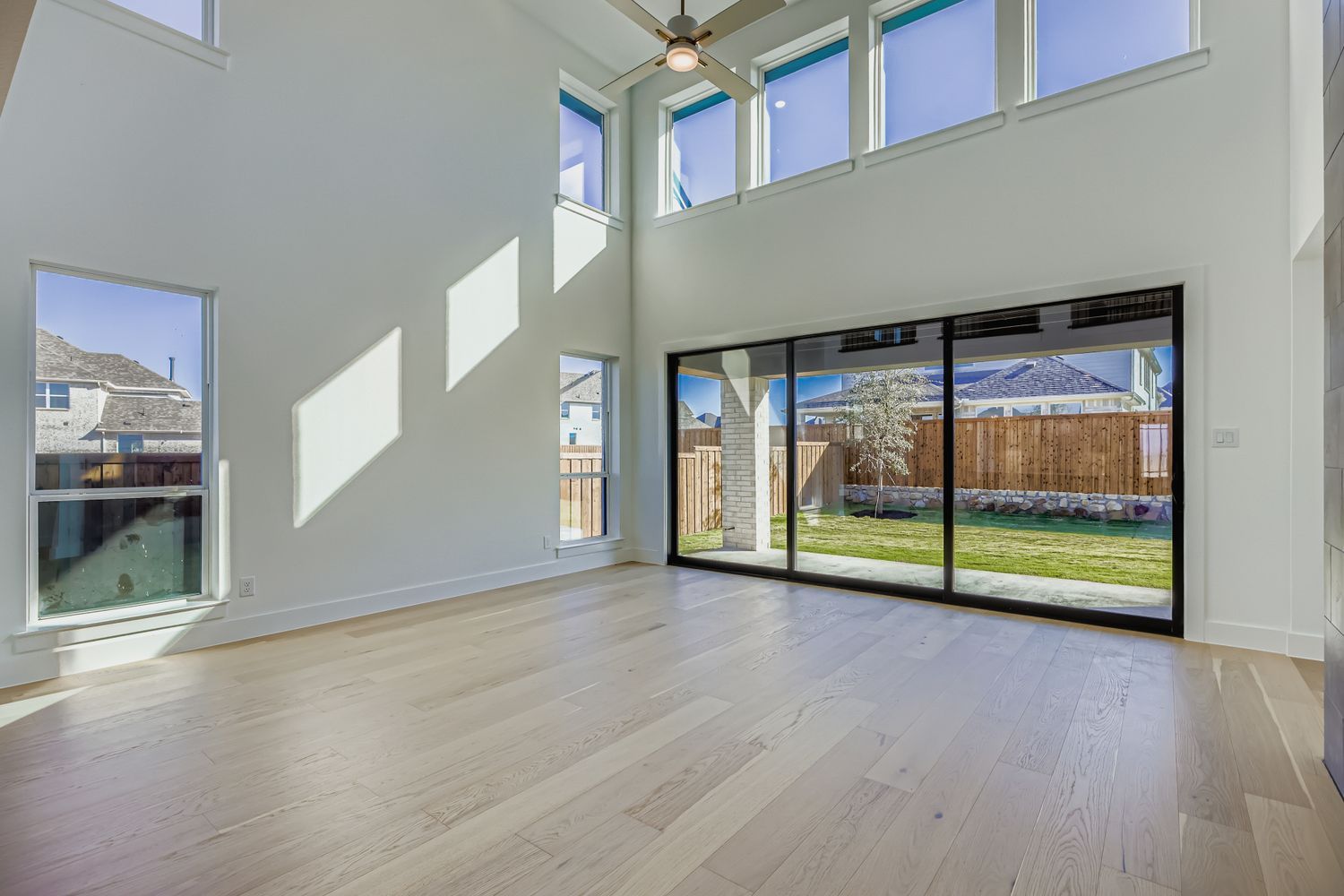 2651 Harvest - Living Area
